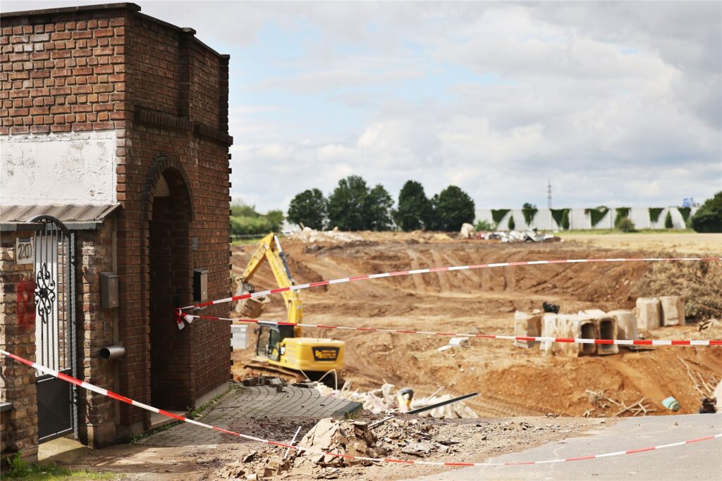 title attribut So sieht es nach der Hochwasser-Katastrophe im Juli in Erftstadt-Blessem aus.