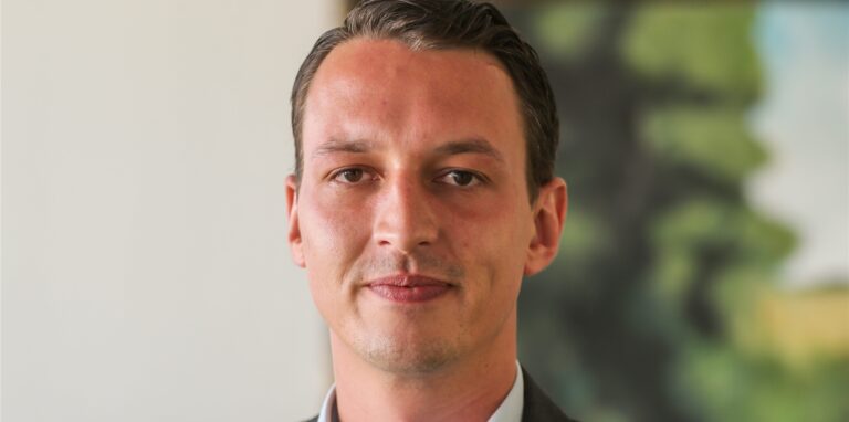 Ein Parteiausschlussverfahren gegen den AfD-Bundestagskandidaten Matthias Helferich fand keine Mehrheit.