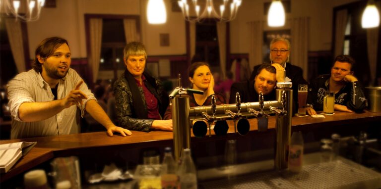 Zum Team des Poetry Pub gehören (v.l.) Cedrik Lukat, Susanne Glänzer, Steff Hasler, Kevin Runau, Andreas Hebestreit und Sebastian Spill.