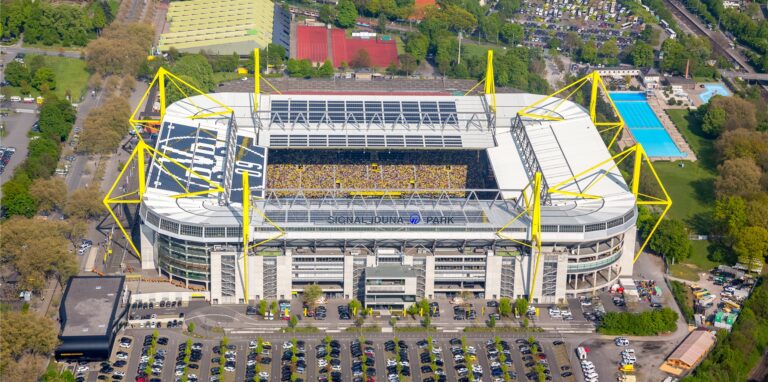 Fußballfans können sich am Samstag (14.8.) direkt am BVB-Stadion impfen lassen (Symbolbild).