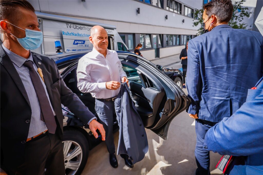 title attribut SPD-Kanzlerkandidat Olaf Scholz kommt in Dortmund an.
