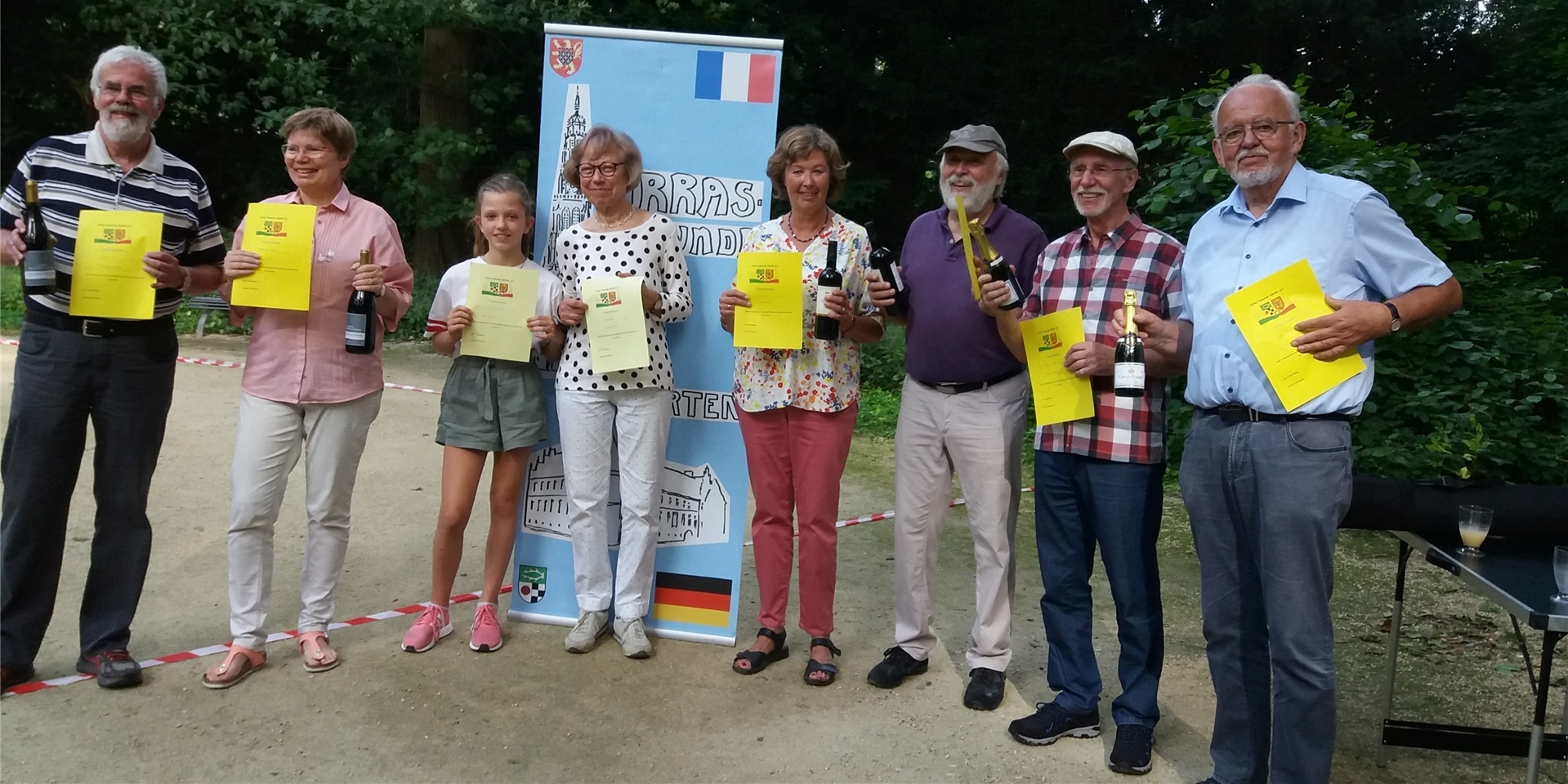 Die Gewinner des Boule-Turniers im Schlosspark (v.l.): Dr. Karl Ott, Dr. Babette Nieder, Felizitas und Doris Becker, Anne Ott, Josef Haug, Martin Hurraß und Hans-Peter Höfer.
