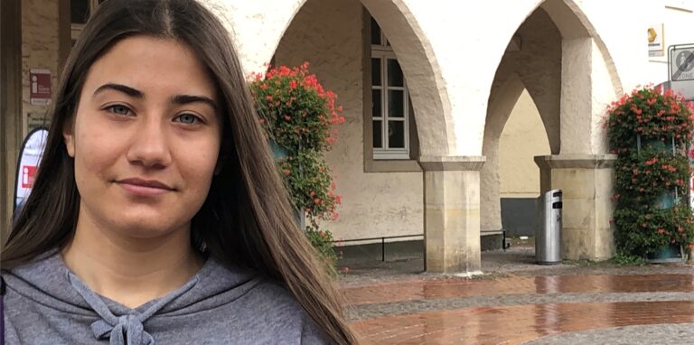Zeynep Sakartepe wechselte nach dem Realschulabschluss mit der Note 1,0 jetzt zum Joseph-König-Gymnasium.