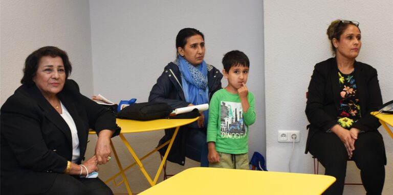Afghanische Familien in Haltern machen sich große Sorge um ihre Angehörigen in der Heimat. Zu einem Treffen kamen sie am Dienstagabend zusammen.