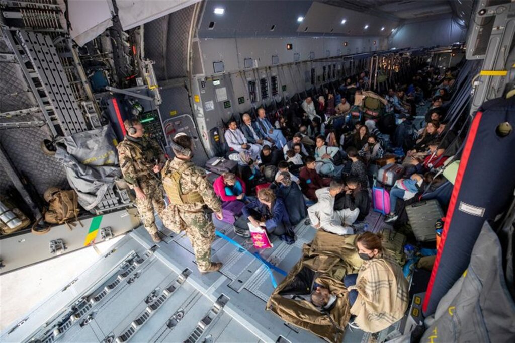 Transportmaschine mit insgesamt 211 Bundesbürgern, afghanischen Ortskräften und weiteren Passagieren in Taschkent.