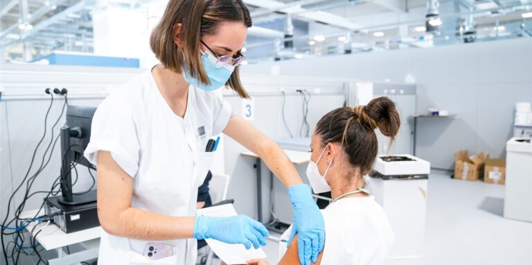 Eine Impfung in einem Krankenhaus