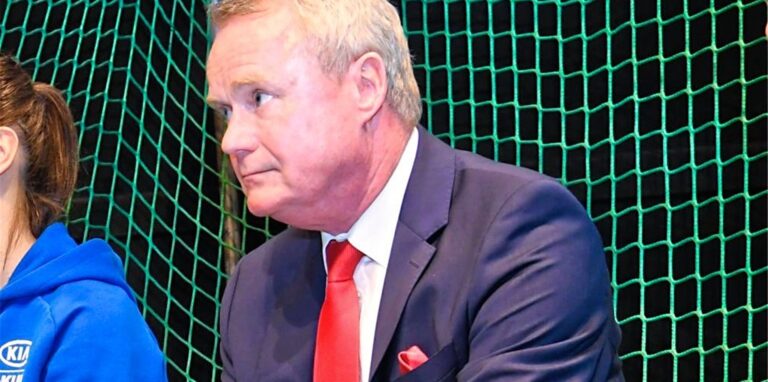 Manfred Schnieders vom Fußball- und Leichtathletikverband Westfalen hat persönlich bei der Staatskanzlei NRW angerufen.