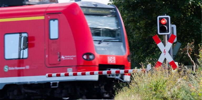 Die EVG führt mit der Bahn derzeit auch Verhandlungen über die Betriebsrenten der Bahn-Beschäftigten.