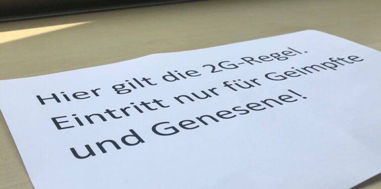Die 2G-Regel wird aktuell heiß diskutiert. Für einige ist sie der einzige Weg aus der Pandemie, für andere der Beginn einer Zwei-Klassen-Gesellschaft.