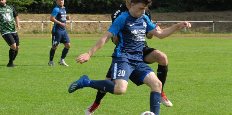 Thomas Schlüter (vorne) und BWWL stehen im Achtelfinale des Kreispokal-Wettbewerbs.
