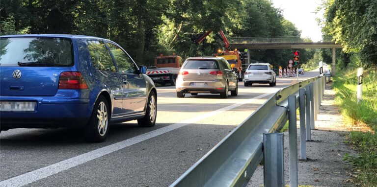 In der Baustelle auf der Münsterstraße hat es am Montagabend einen Unfall mit hohem Sachschaden gegeben.