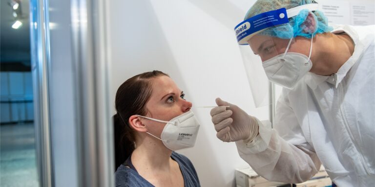 Der Altersdurchschnitt der gemeldeten Coronavirus-Fälle in Dortmund liegt mittlerweile bei unter 30.