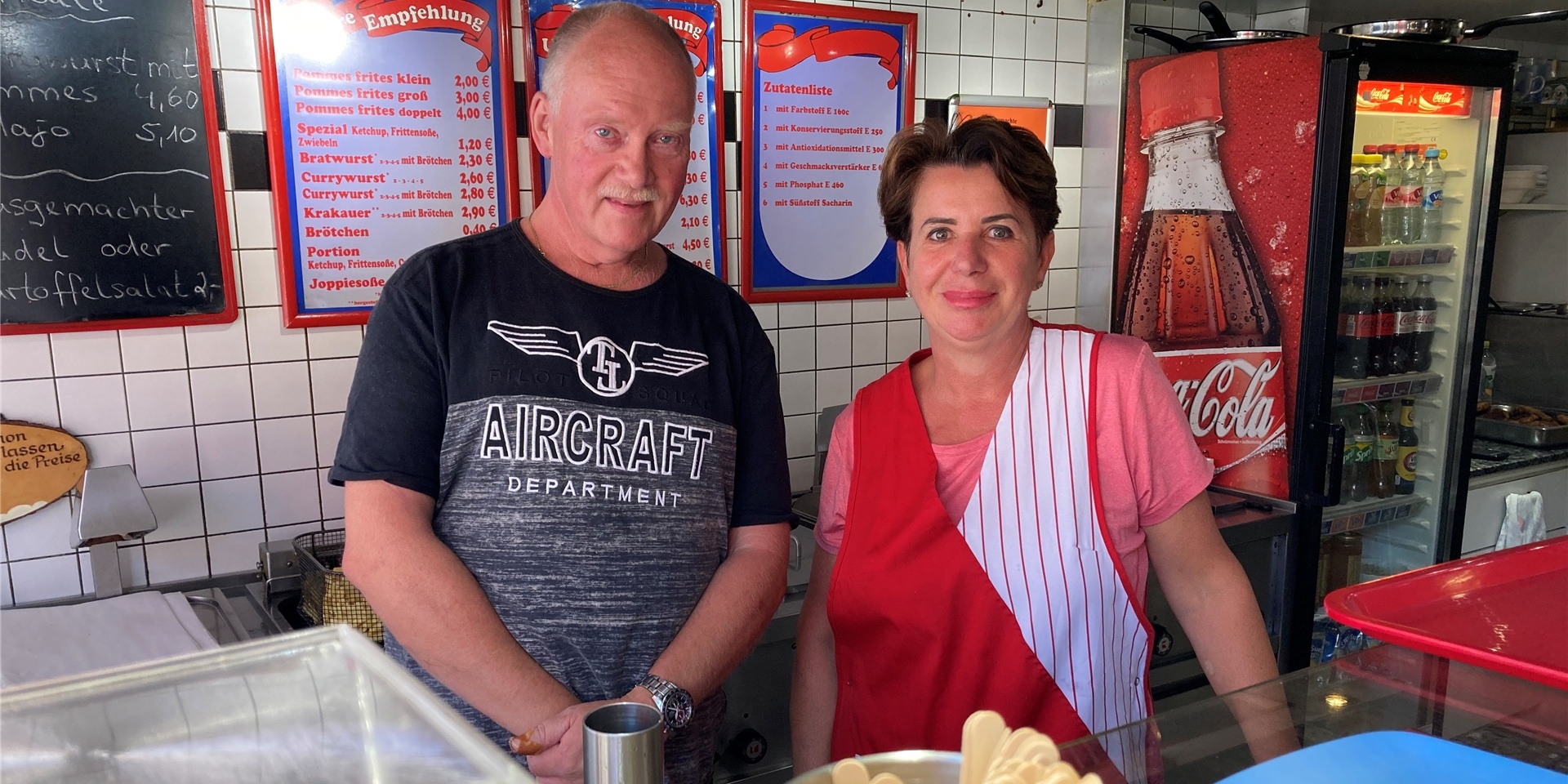 Bahra und Gregor Flerlage bereiten die schnellen Speisen vor Ort zu.