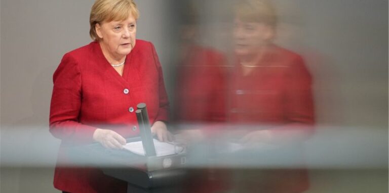 Angela Merkel bei ihrer Regierungserklärung zur Lage in Afghanistan.