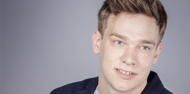 Nils Stennei, Bundestagskandidat der Grünen, stellt sich im Video vor.