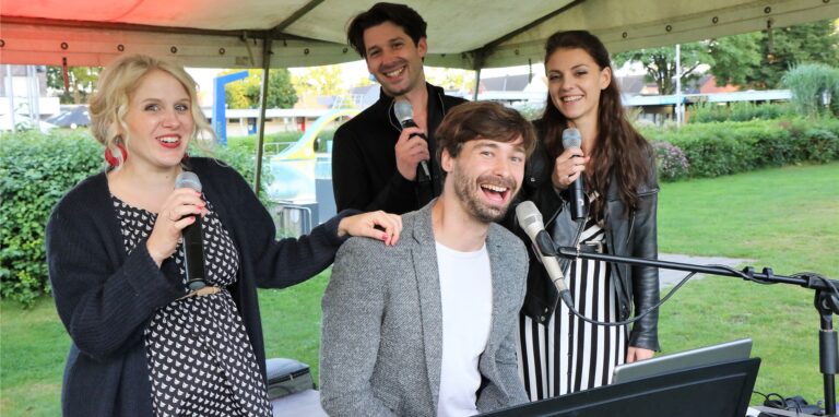 Vier Sänger beim Konzert im Freibad Sythen