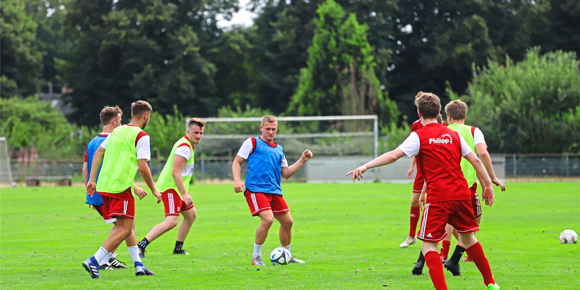 Der spielende Co-Trainer Daniel Koseler (am Ball) wird bei Vestia Disteln schmerzlich vermisst.