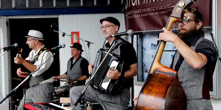 Swingender Sound an der Kajüte: „Musik for the Kitchen“ beim Sommer am See.