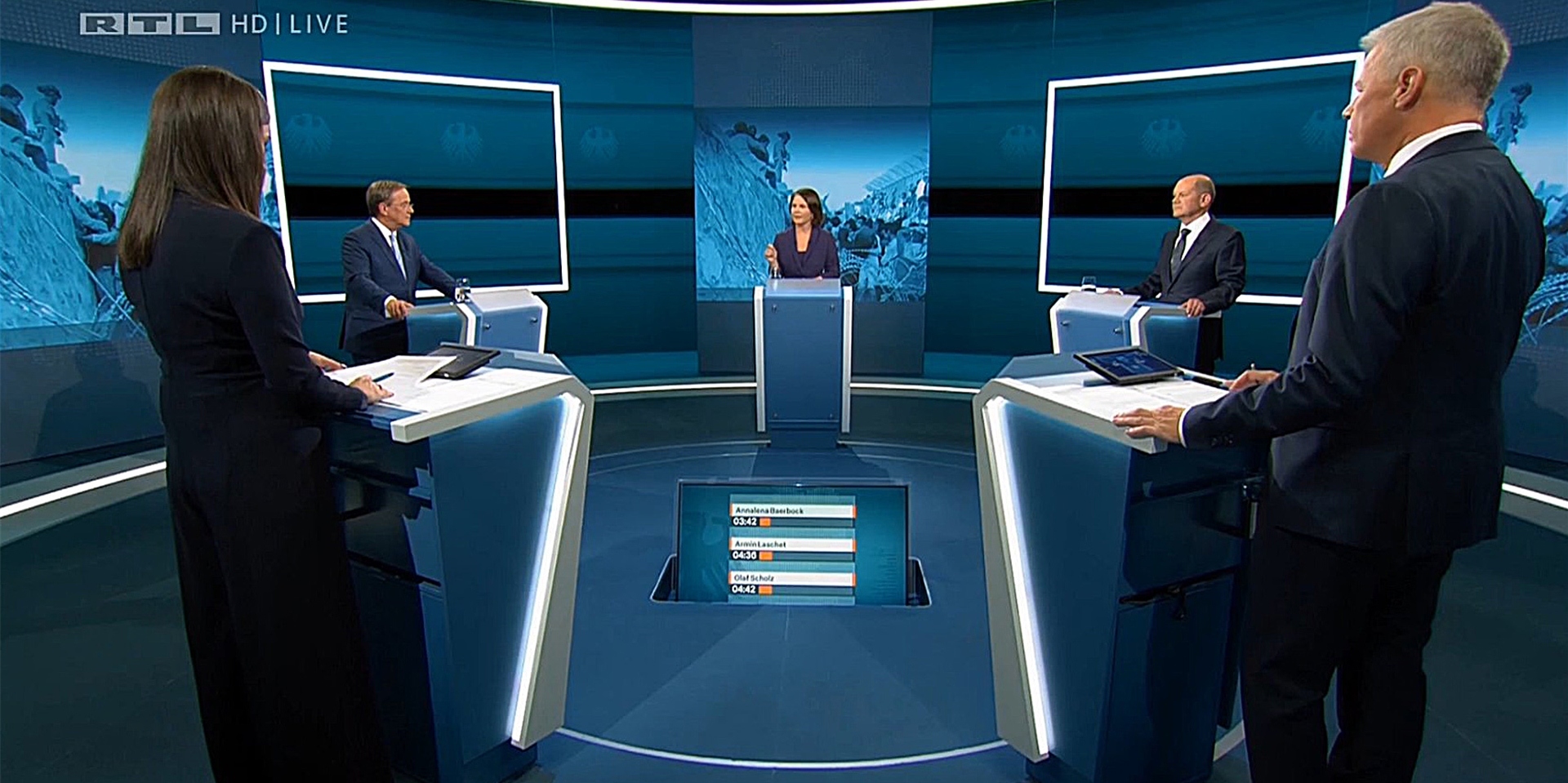 Bei ihrem ersten großen TV-Schlagabtausch haben die drei Kanzlerkandidaten von CDU/CSU, SPD und Grünen ihre Unterschiede betont.