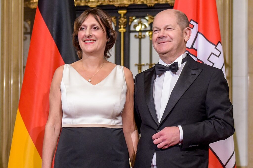 title attribut Olaf Scholz (SPD) und seine Frau Britta Ernst