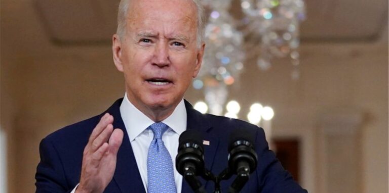 Joe Biden, Präsident der USA, spricht im State Dining Room des Weißen Hauses über den Afghanistan-Abzug.