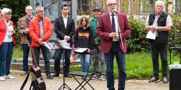 Es reicht nicht nur „Nein zu Krieg“ zu sagen, sondern bedarf eines „Ja zu Frieden“. Dies betont Bürgermeister Matthias Müller in seinem Vorwort zur Veranstaltung.