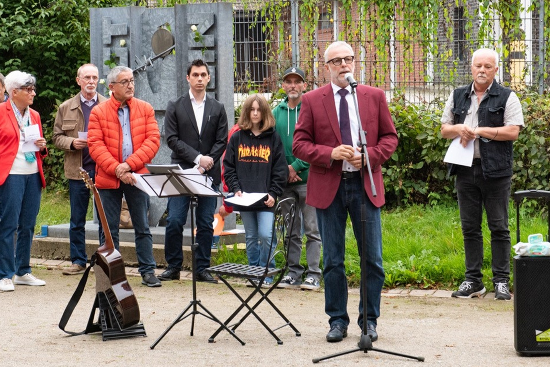 Es reicht nicht nur „Nein zu Krieg“ zu sagen, sondern bedarf eines „Ja zu Frieden“. Dies betont Bürgermeister Matthias Müller in seinem Vorwort zur Veranstaltung.