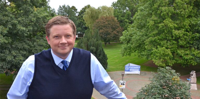 Im November 2020 trat Andreas Stegemann sein neues Amt als Bürgermeister an. Mit dieser Aufgabe und seinem Arbeitsplatz direkt am Galen-Park hat er schnell Freundschaft geschlossen.