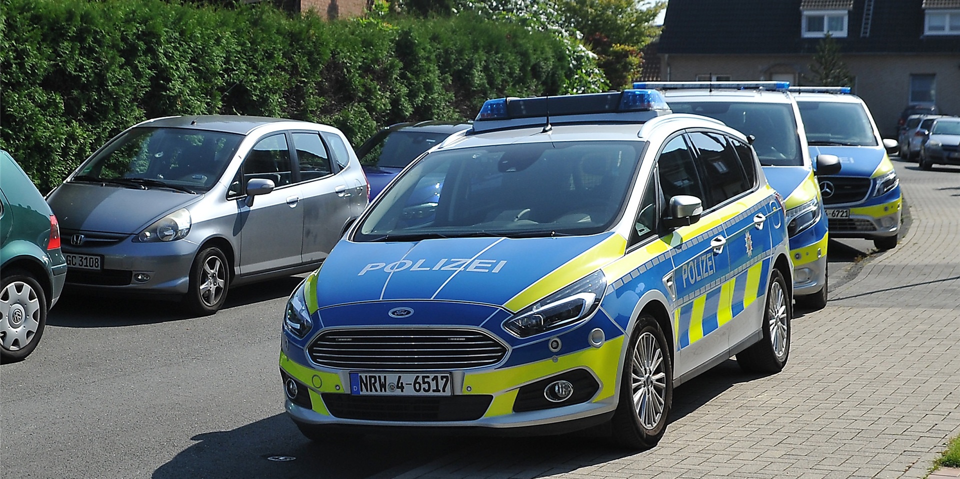 Bei einer Auseinandersetzung nahe dem Sportplatz am Fuchsweg in Castrop-Rauxel-Merklinde war die Polizei am Sonntagnachmittag mit mehreren Autos im Einsatz.