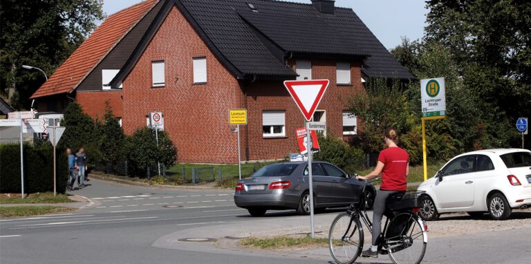 Die Verkehrsführung an den Einmündungen auf die Rekener Straße in Lavesum wird sich kaum ändern.