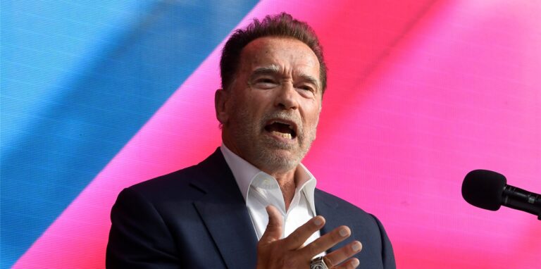 Bodybuilder, Schauspieler und Politiker Arnold Schwarzenegger spricht über Digital Sustainability während der Konferenz Digital X.