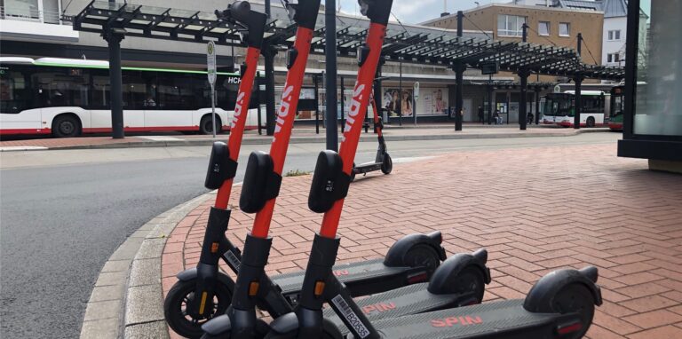 Die E-Scooter von Spin stehen an vielen Orten in Castrop-Rauxel.