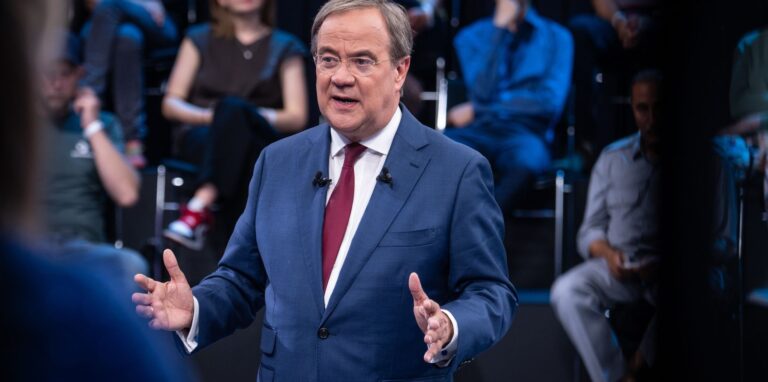 Kann Unions-Kandidat Armin Laschet doch noch Kanzler werden? Die neuesten Umfragen zeigen, dass die Union den Abwärtstrend vorerst stoppen konnte.