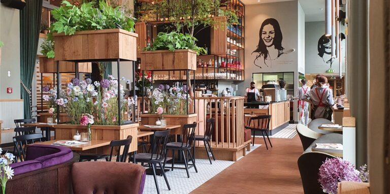 Blick in das neue Restaurant RoseMarie an der Essener Lichtburg