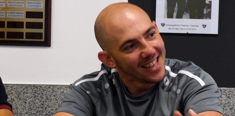 Timo Ostdorf, Trainer beim TuS Haltern, ist zu Gast bei „Anpfiff – Der Sporttalk am Freitag“.