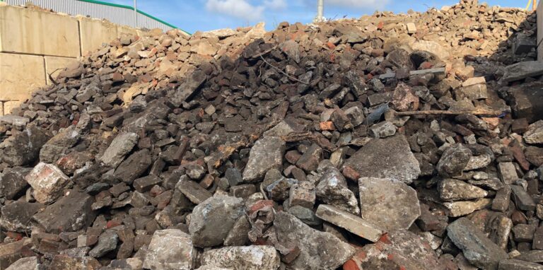 Bauschutt auf dem Ecosoil-Gelände in Bochum.