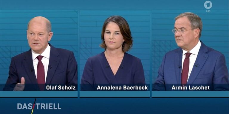 Annalena Baerbock, Armin Laschet und Olaf Scholz haben für ihre Bücher häufiger abgekupfert als bisher angenommen, sagt Plagiatsjäger Stefan Weber.