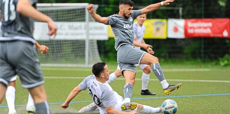Wenn Kim Völkel fit ist, gibt er im Spiel des FC Marl nicht nur den Takt vor, sondern arbeitet auch in der Defensive mit.