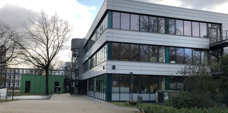 In die Turnhalle des Berufskollegs Castrop-Rauxel ließen sich Unbekannte einschließen.