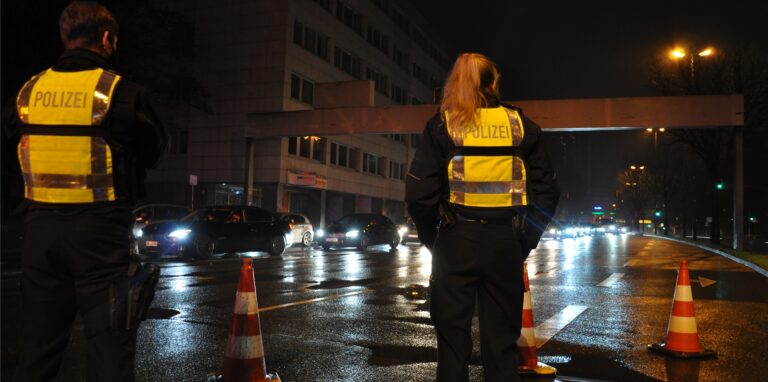 Auch am wall kontrollierten die Beamten dutzende Fahrzeuge. Archivbild.