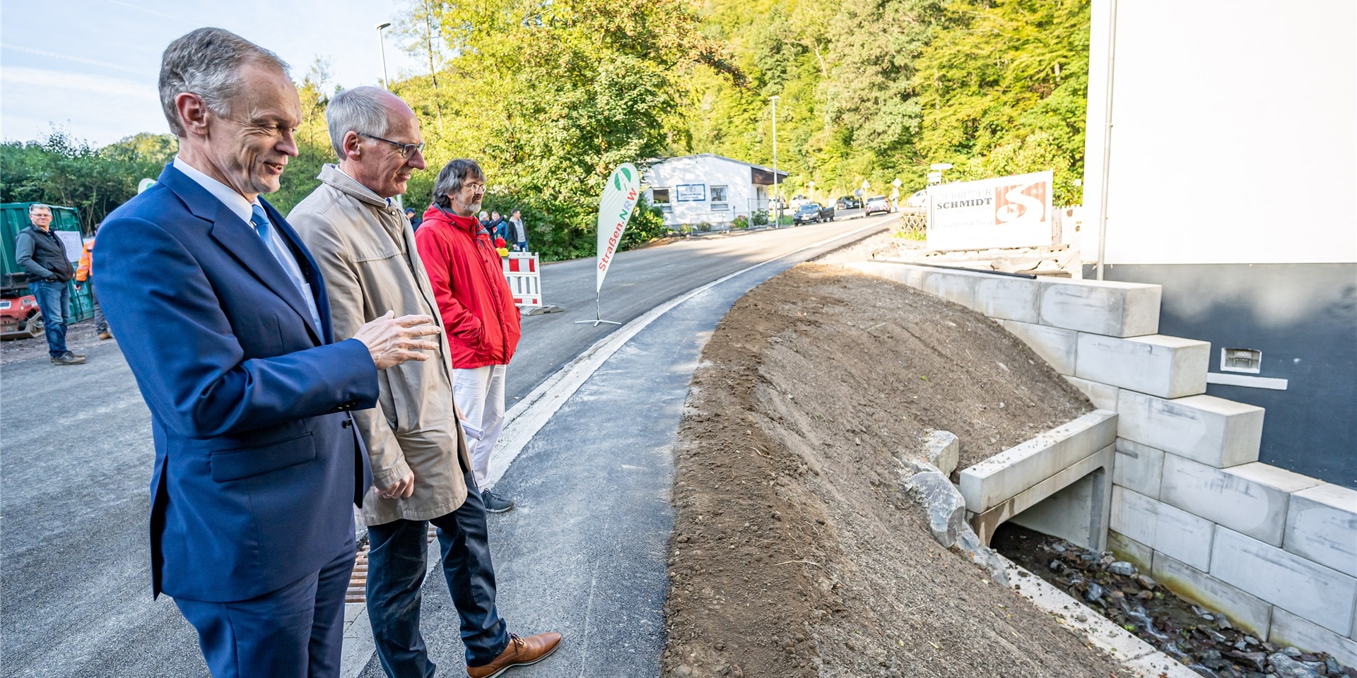 Nach der Hochwasserkatastrophe wird in Hagen-Priorei eine neue Brücke wieder freigegeben.