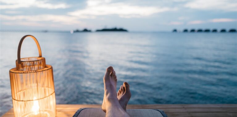 Einsam im Urlaub? Aktuelle Herbstgebote versprechen auch Singles tolle Urlaubstage.