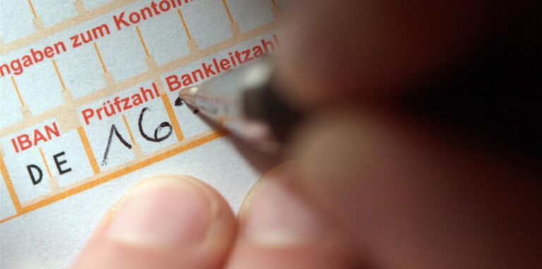 Unbekannte haben eine Überweisung von den Wasserfreunden Marl gefälscht. Der Betrugsversuch flog aber auf, weil die Volksbank beim Verein nachfragte.