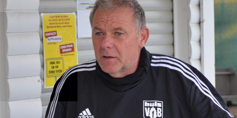 Seit sechs Jahren ist Dirk Oppermann Jugendleiter bei den Fußballern des VfB Hüls. Nun geht seine Amtszeit zu Ende.