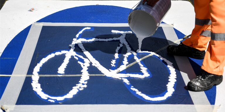 Die erste Fahrradstraße Castrop-Rauxels wird gebaut. Dafür müssen zwei Straßen gesperrt und eine Bushaltestelle verlegt werden.