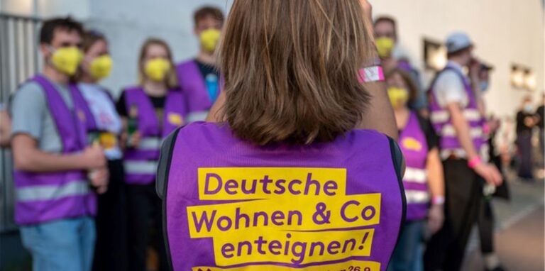 Eine Mehrheit votiert bei einem bundesweit bisher einzigartigen Volksentscheid für die Enteignung großer Immobilienunternehmen.