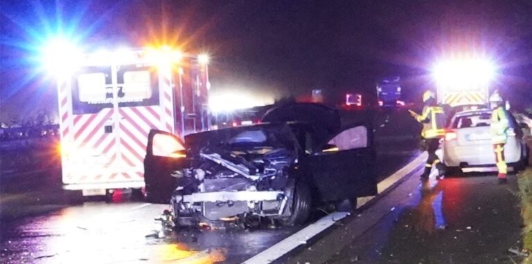 Zwei Autos waren an einem Unfall auf der A2 beteiligt.