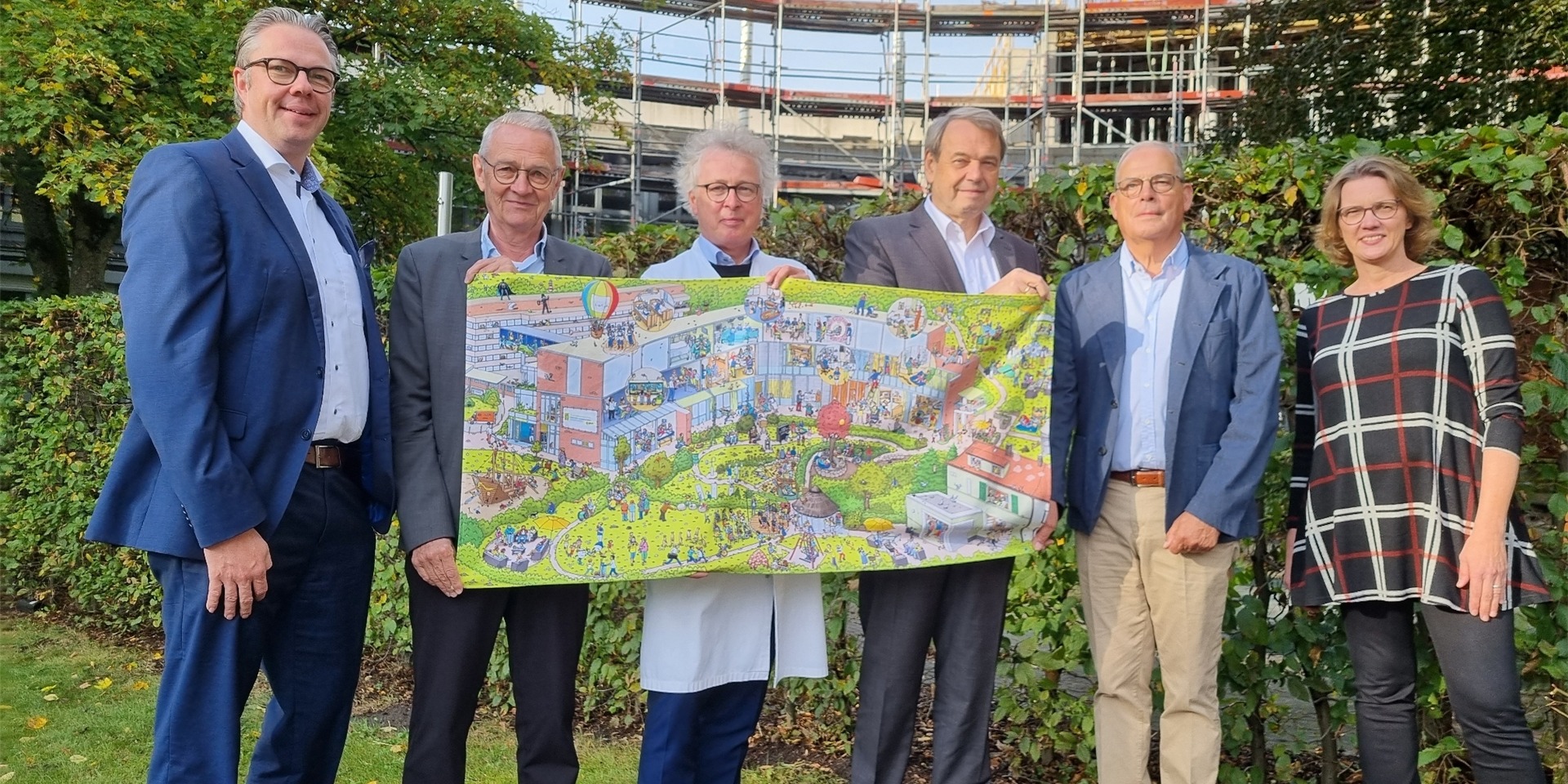 Sechs Personen stehen vor einem Wimmelbild.