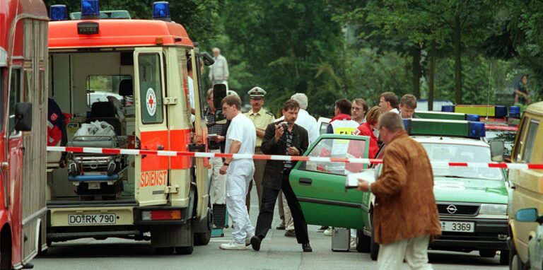 Mitte Juni 2000 ermordete Michael Berger drei Polizisten in Dortmund und Waltrop, bevor er sich selbst erschoss. Nun wird neu untersucht, ob er auch bei einem Mord in Niedersachsen acht Jahre vorher involviert war.