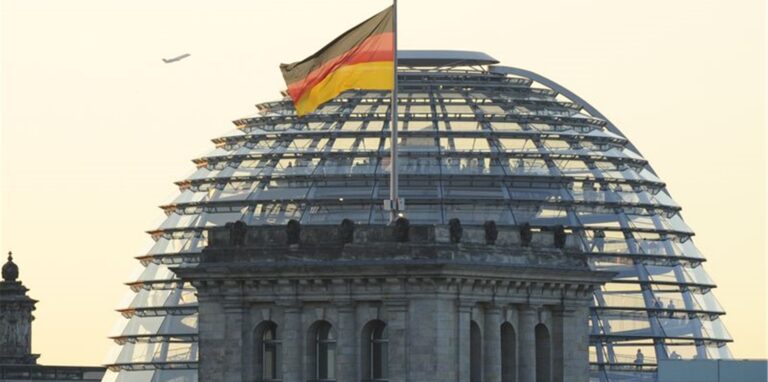 Ab in den Bundestag geht es für zwei Castrop-Rauxeler: Frank Schwabe (SPD) und Michael Breilmann (CDU) haben Mandate gewonnen und vertreten die Europastadt künftig in Berlin.